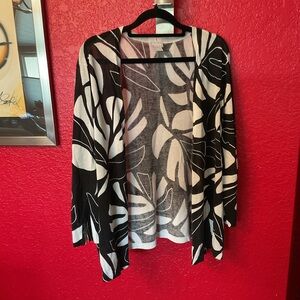 Chico’s Stylish women’s Cardigan Jacket Black & White, size 2, NWT Stylish